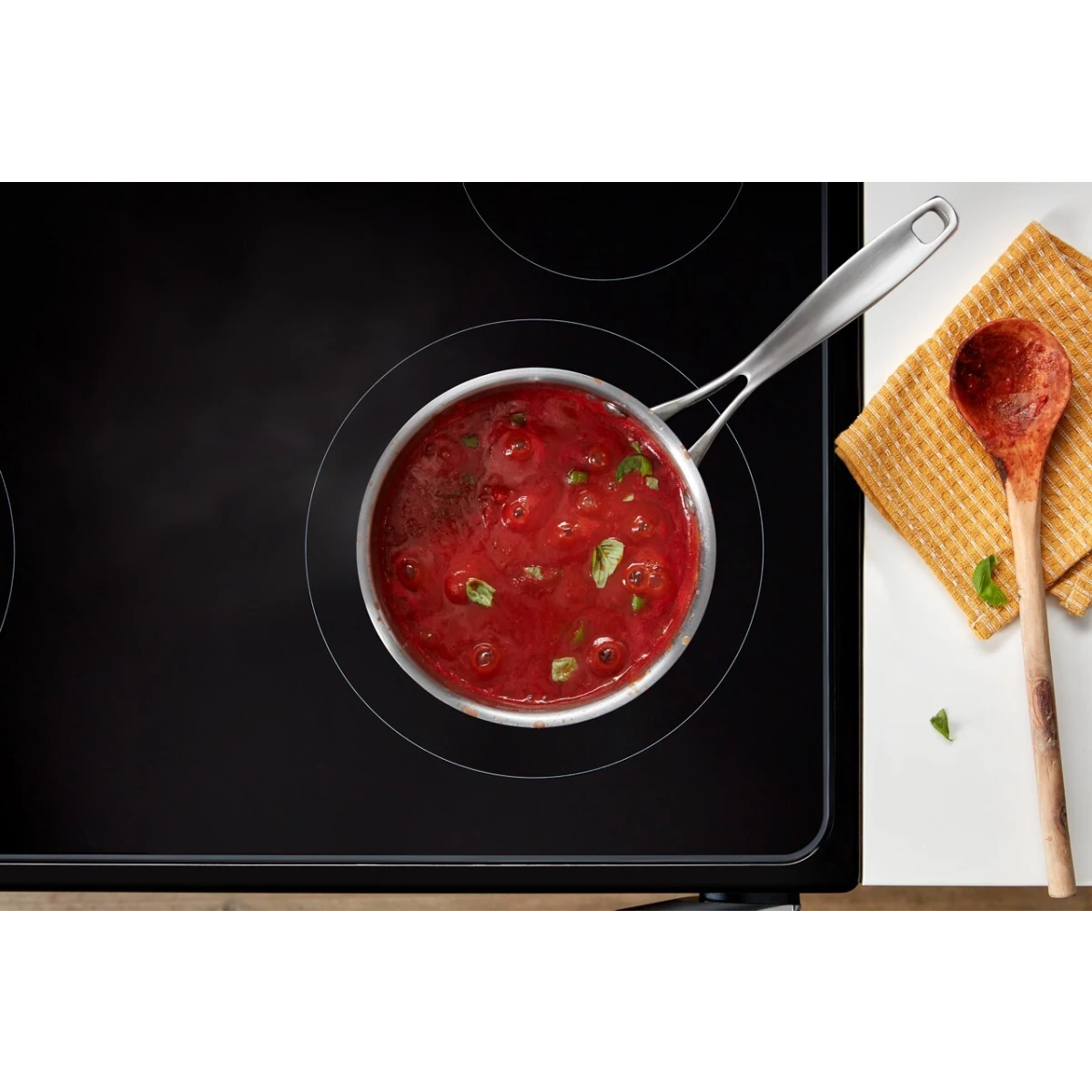 Whirlpool 30″ Cuisinière électrique autoportante 5,3 pi³ – Modèle WFES3030RS