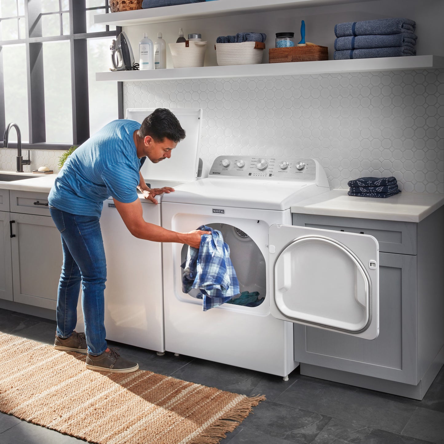 Maytag 27 po Ensemble laveuse à chargement par le haut et sécheuse électrique, capacité 5,4 pi³ et 7,0 pi³, finition blanc classique